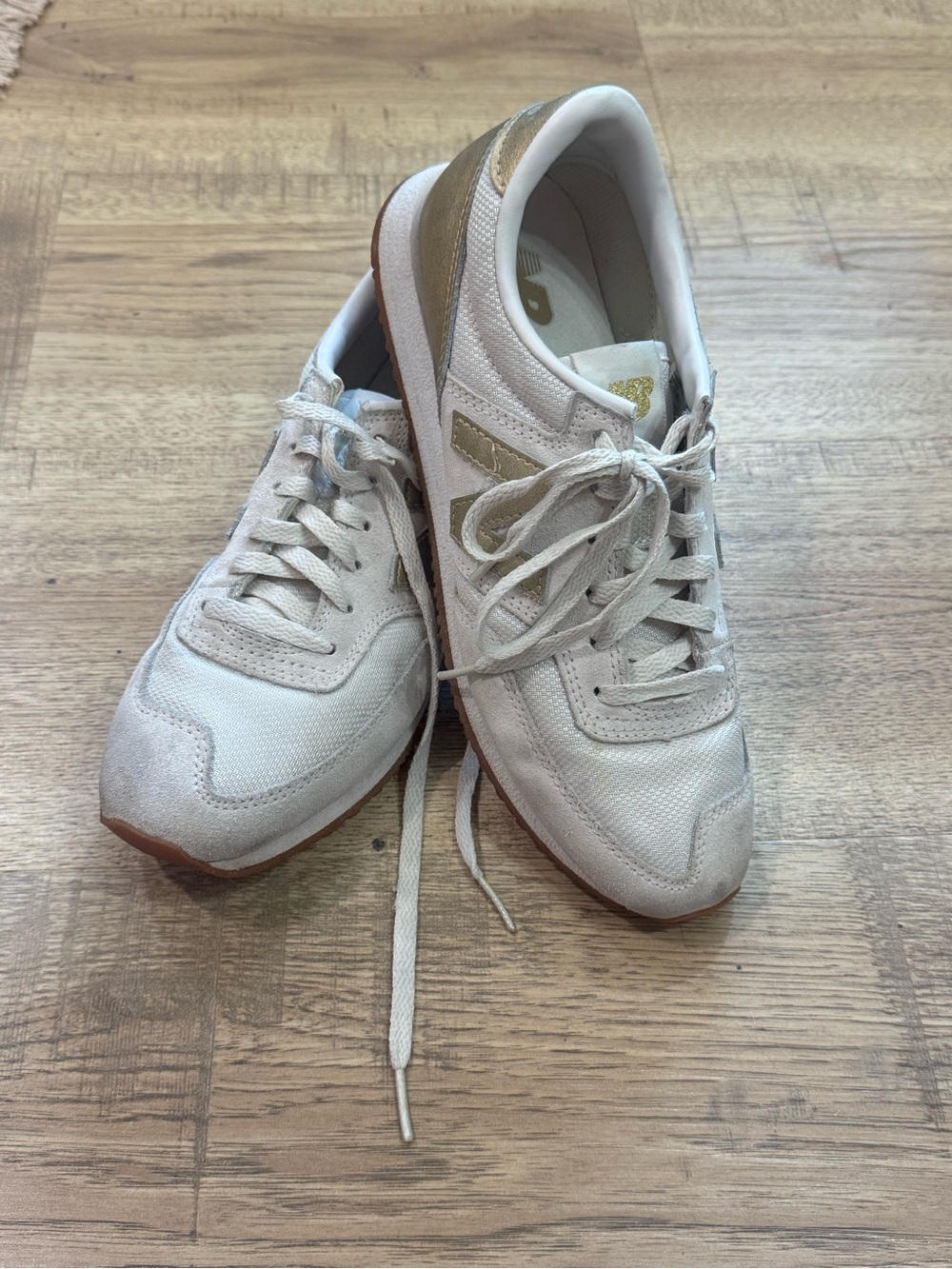 Women's New Balance for J.Crew 620 sneakers in a beige and gold colorway Size 8